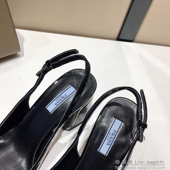 PRADA普拉達 2019早春新款 粗跟女涼鞋 牛皮面 綿羊皮內裏墊腳 高跟單鞋  ljl1470